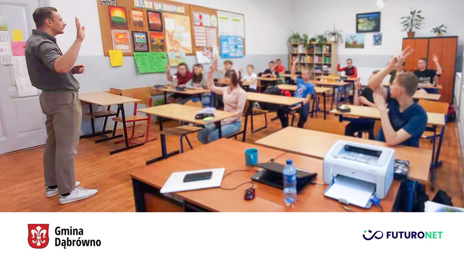 Jakub Płodzich, prezes Futuronetu prowadzi warsztaty dla młodzieży z profilaktyki cyberprzemocy