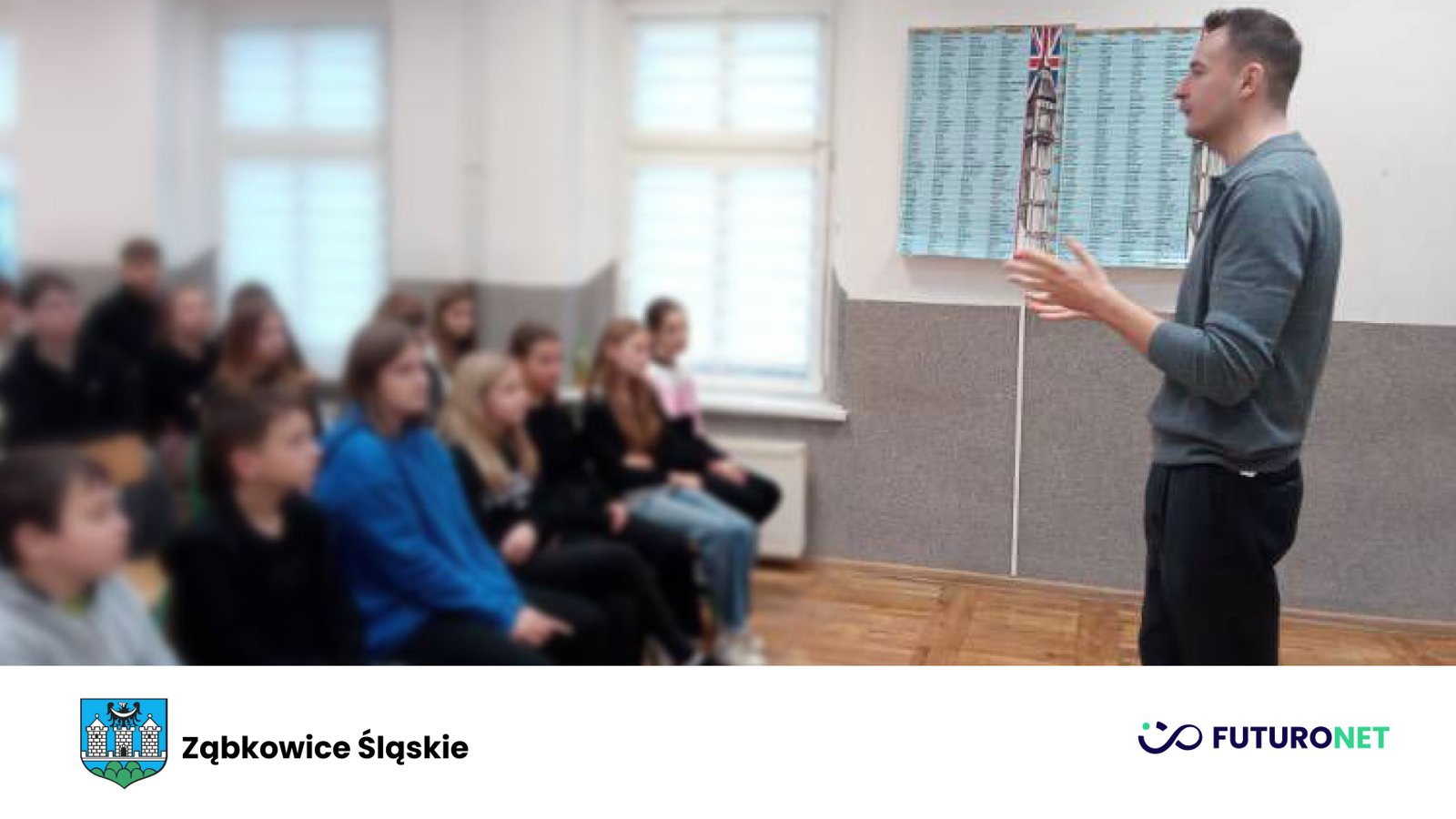 Jakub Płodzich, prezes Futuronetu prowadzi warsztaty dla młodzieży z profilaktyki cyberprzemocy