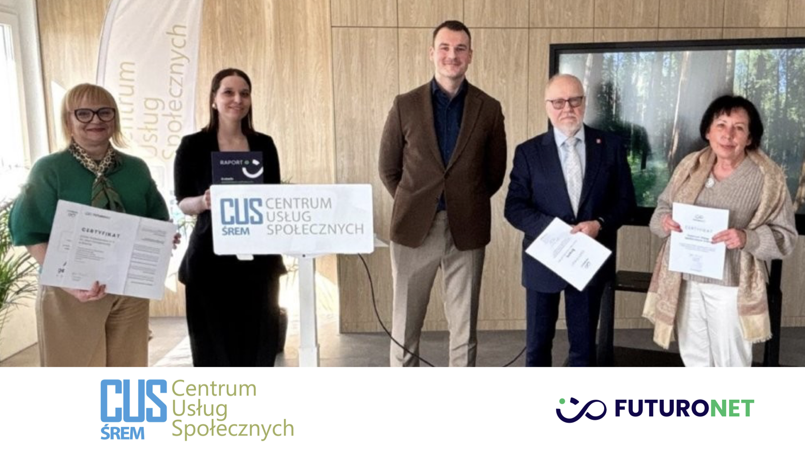 Pracowniczka Futuronetu prowadzi warsztaty dla młodzieży z zakresu profilaktyki cyberprzemocy i fonoholizmu